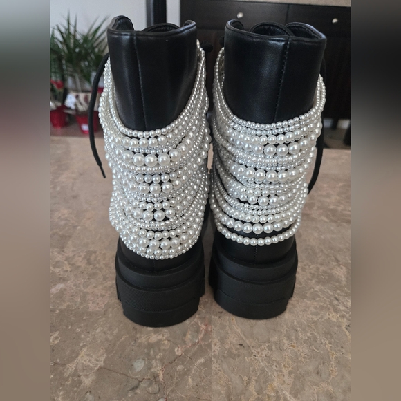 AZALEA WANG TWINKLEY BLACK PEARL EMBELLISHED COMBAT BOOTIE.  Women's SIZE 7 - Picture 5 of 9